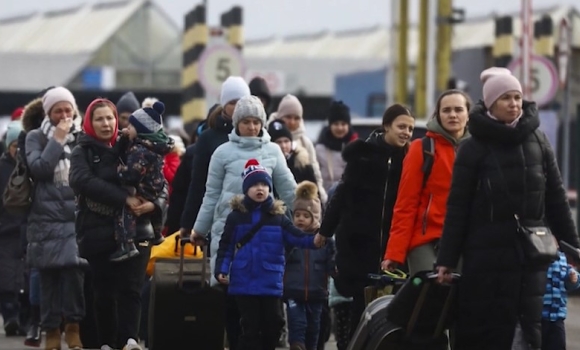 Повертатись в Україну чи ні: як біженцям прийняти правильне рішення