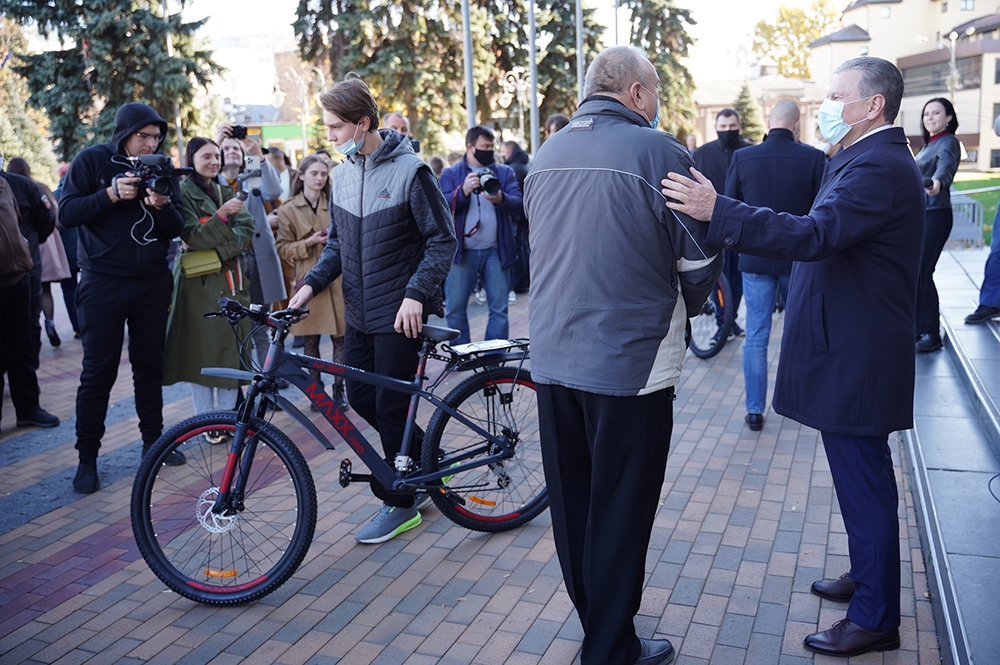 Мер Вінниці Сергій Моргунов вручив призи переможцям 1-го розіграшу акції “Вакцинуйся. Збережи життя”