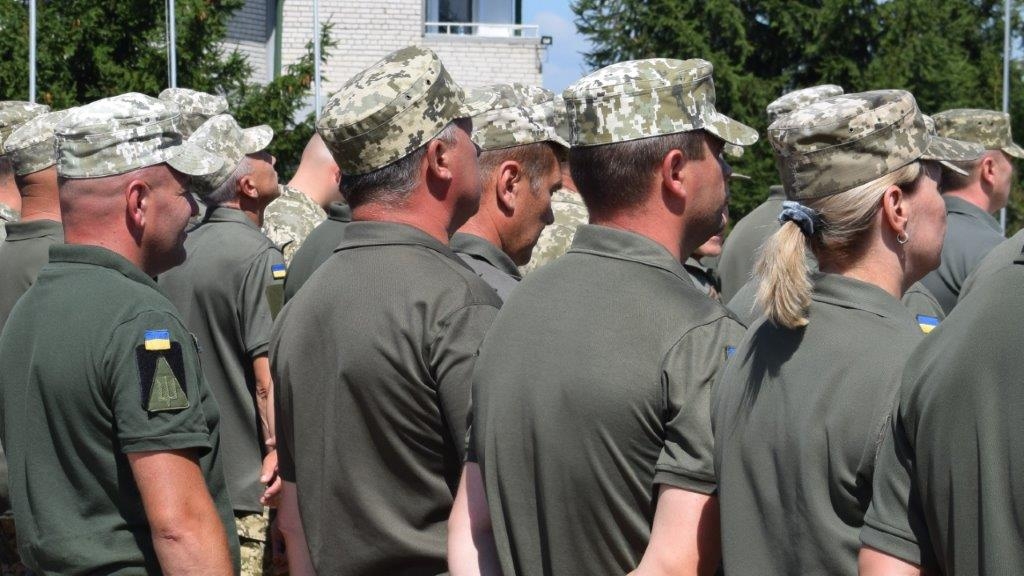 Представники муніципалітету привітали військовослужбовців вінницької частини з річницею