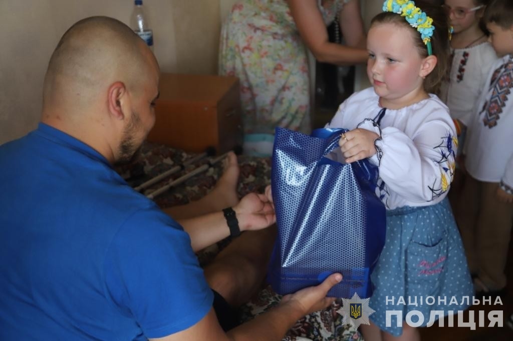 У Вінниці дошкільнята відвідали поранених на фронті поліцейських та нацгвардійців