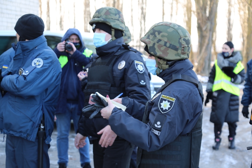 Як у Вінниці силовики "заручників" звільняли