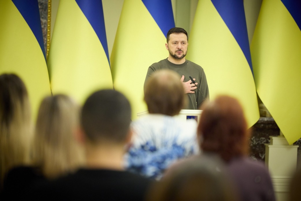 Президент вручив сертифікат на квартиру сину Героя України з Вінниці