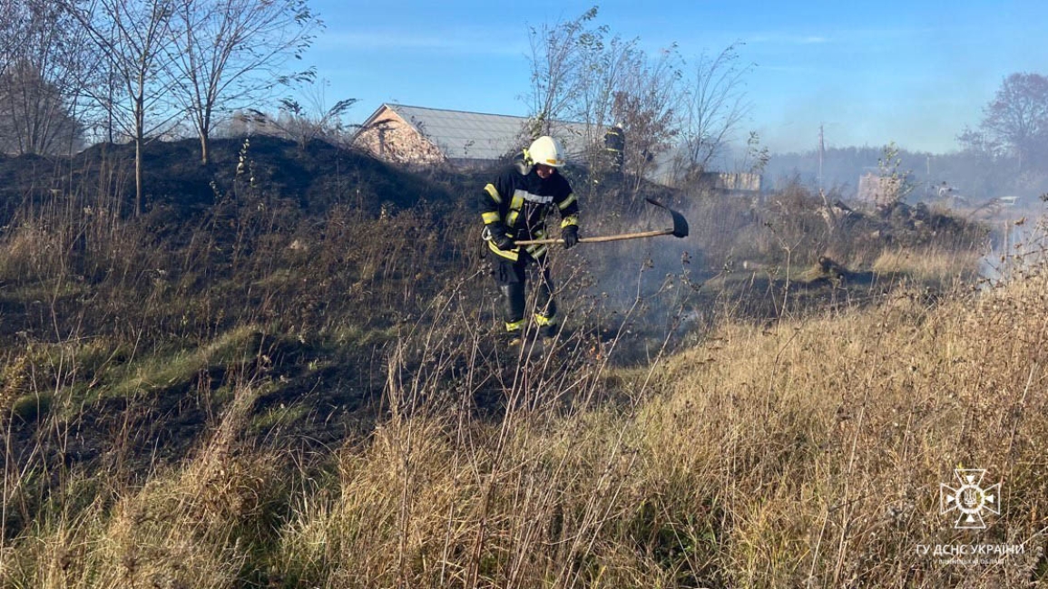 У Літинській громаді рятувальники гасили суху траву