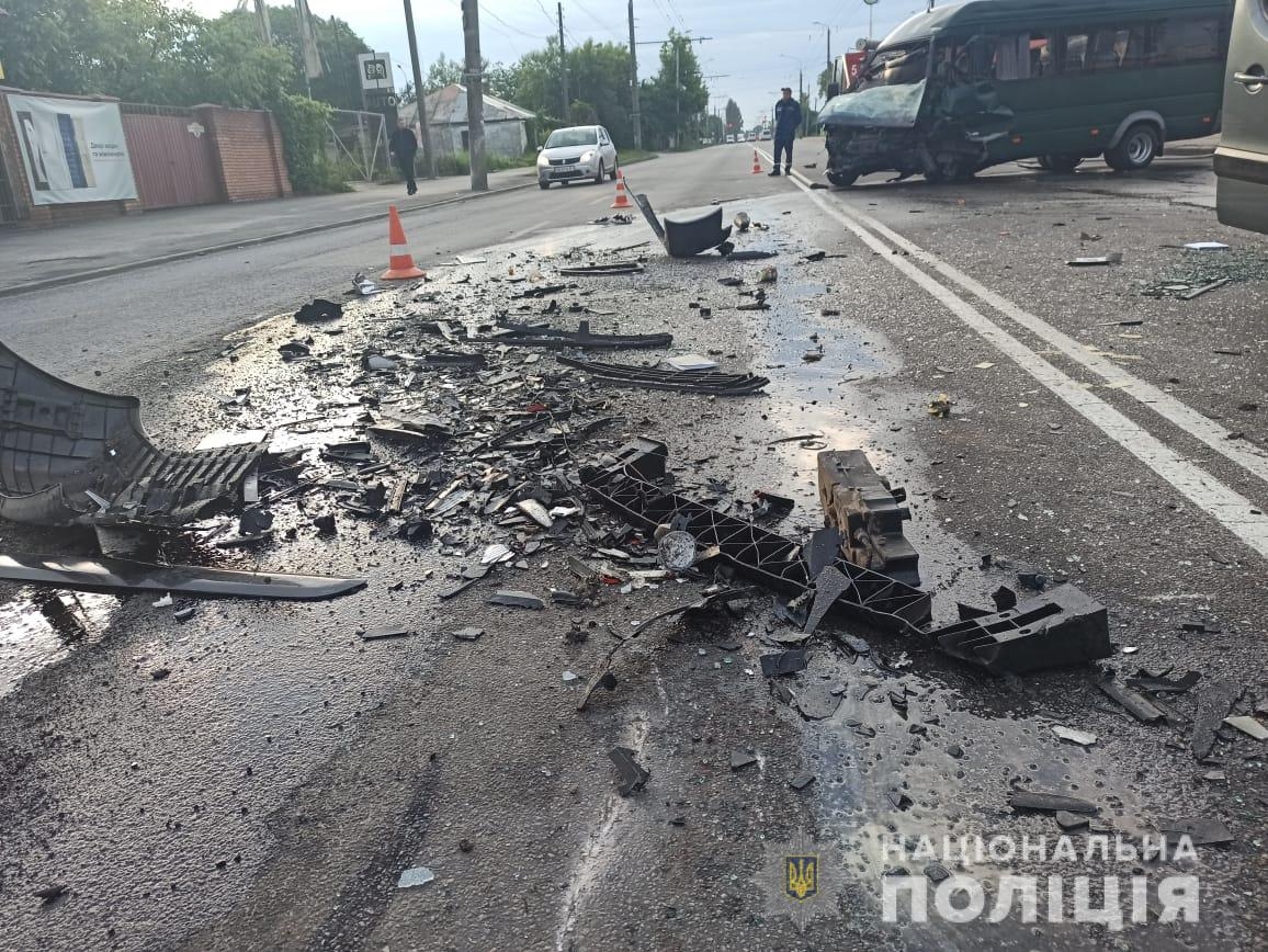 У Вінниці зіштовхнулись Citroen та  маршрутка: одна людина загинула, двоє у реанімації