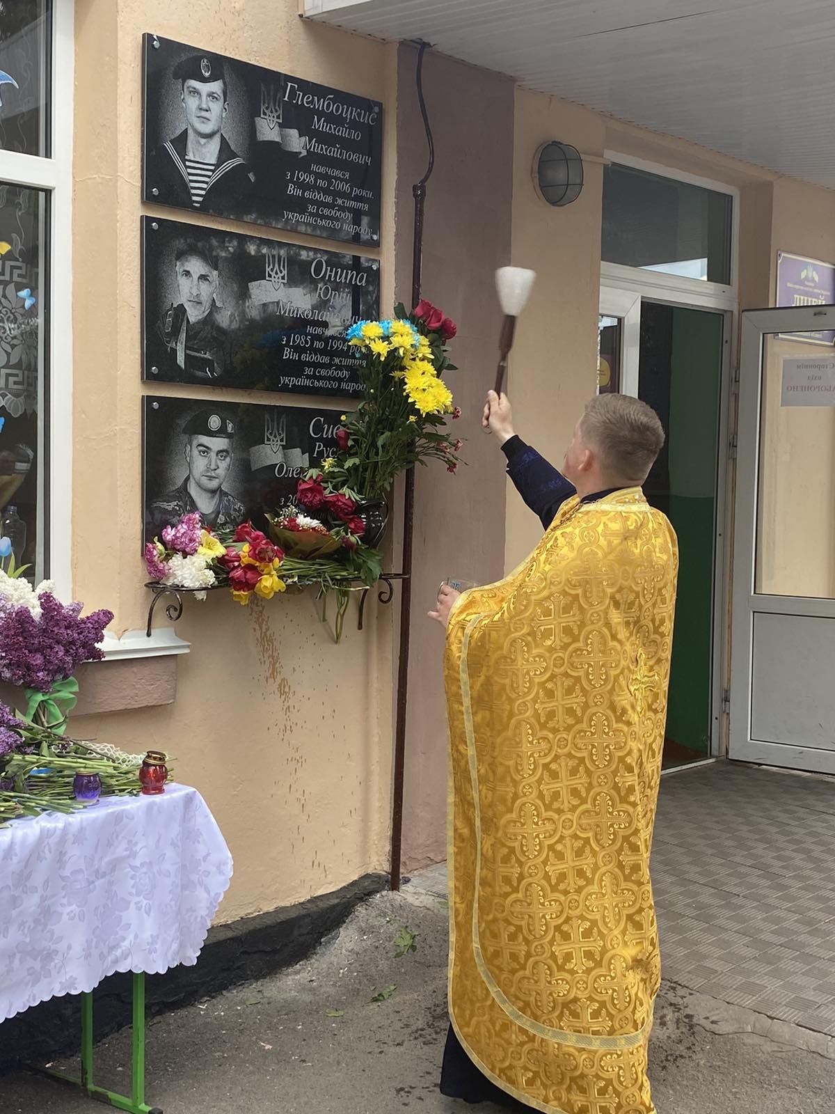 Меморіальні дошки в пам'ять п'ятьох Героїв відкрили у Калинівській громаді