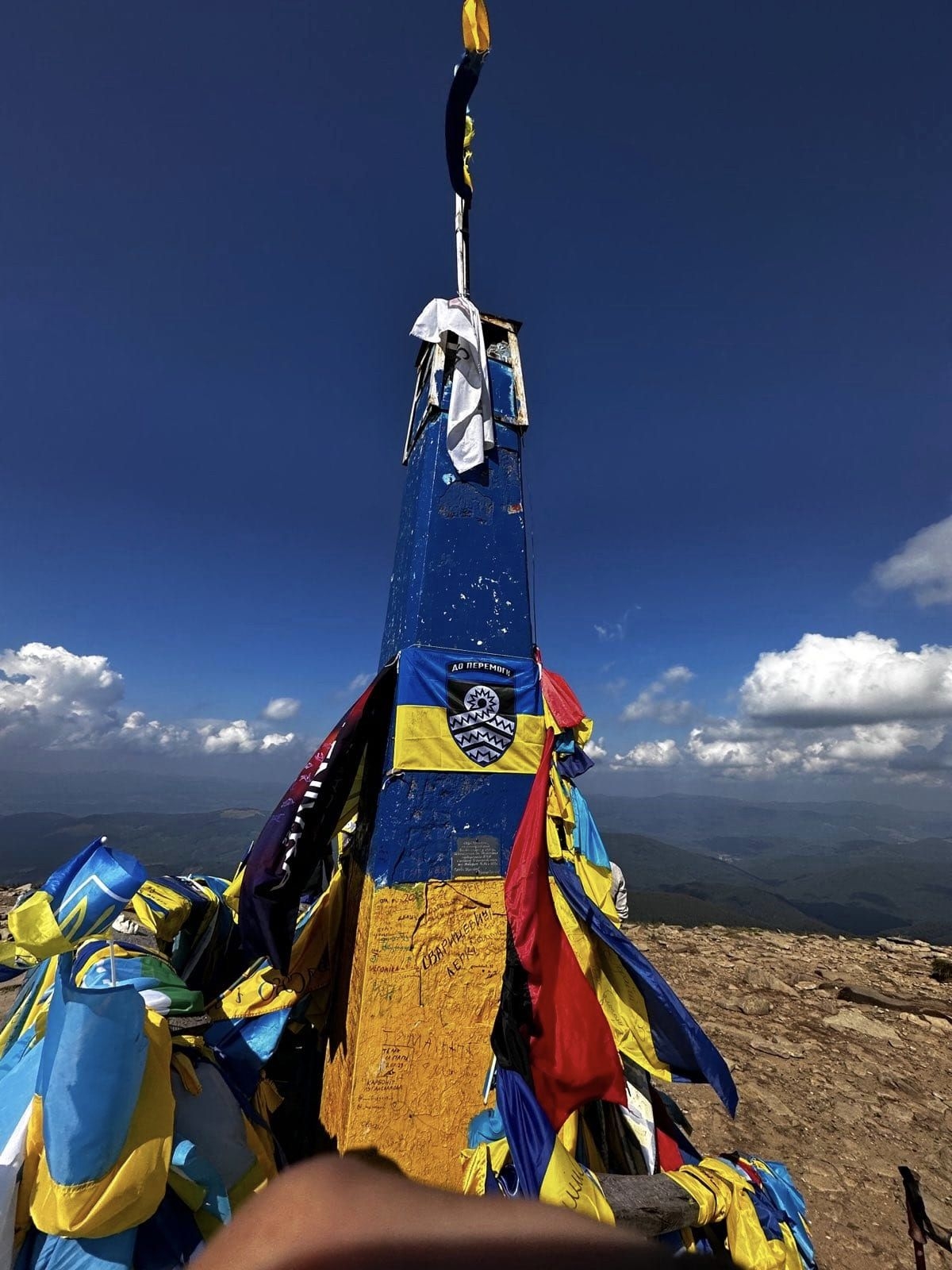 На найвищій точці України замайорів прапор вінницької бригади