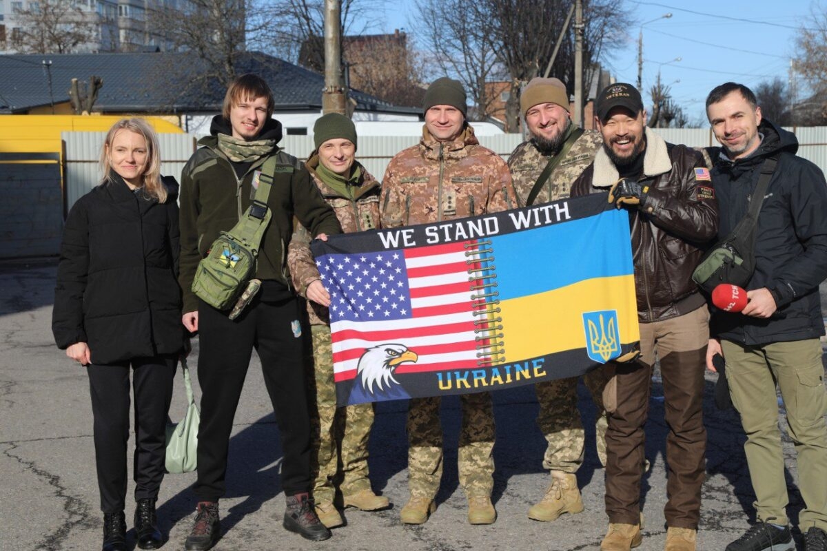 Українцям потрібні бойові літаки: відомий американський пілот прибув у Вінницю