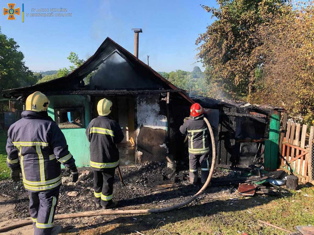 В Тульчинському районі вогонь вщент знищив літню кухню