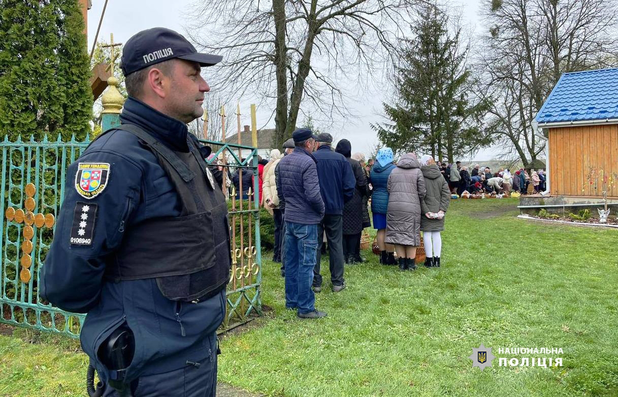 Поліцейські Вінниччини слідкують за порядком під час Великодніх свят