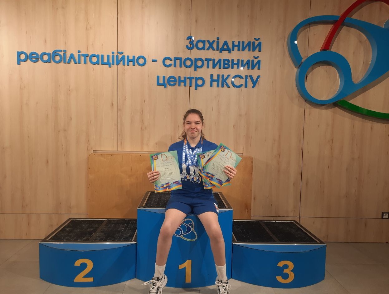 Юна зарванецька спортсменка привезла три золотих нагороди з паралімпійських змагань