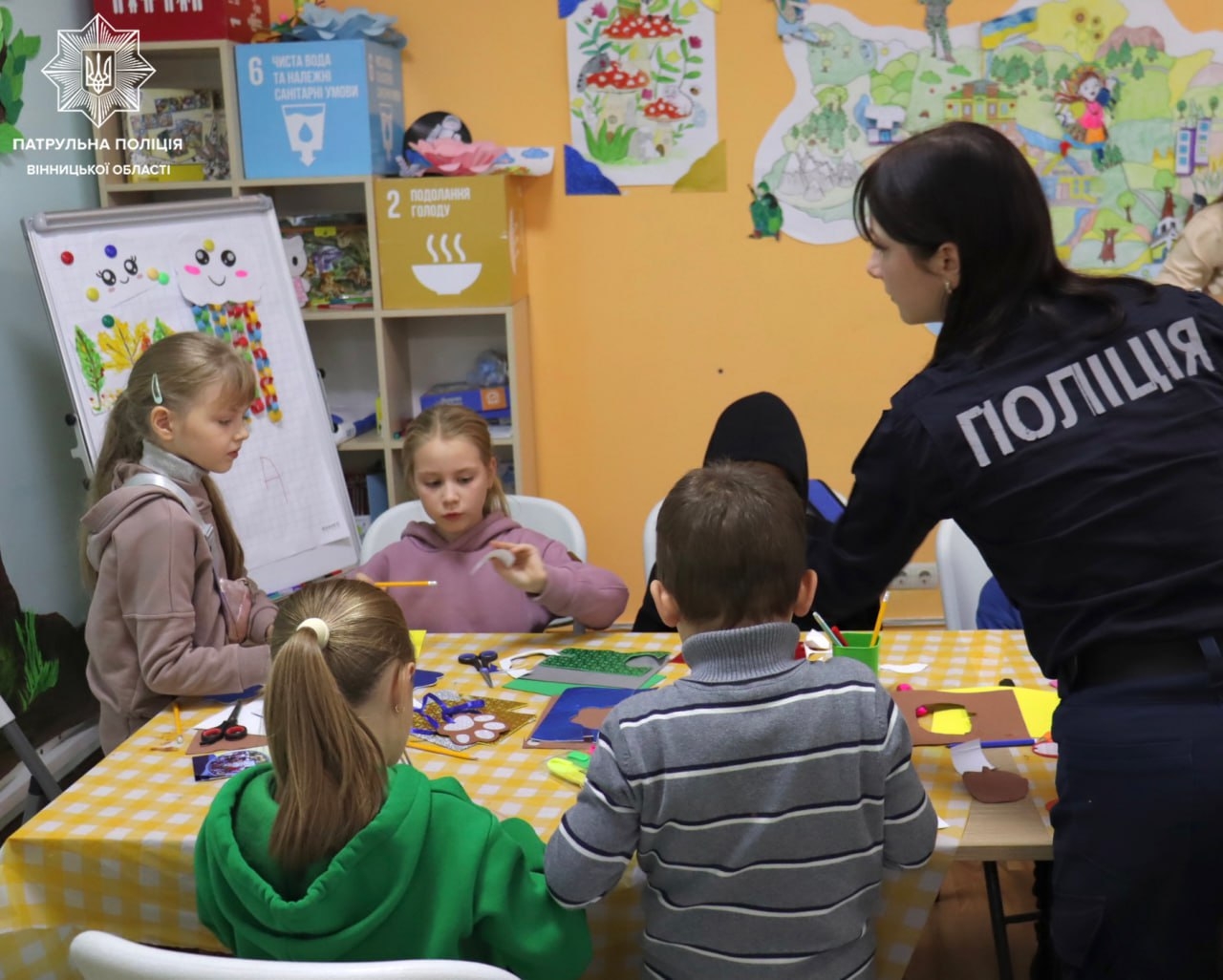 Поліцейські навчили маленьких вінничан виготовляти флікери