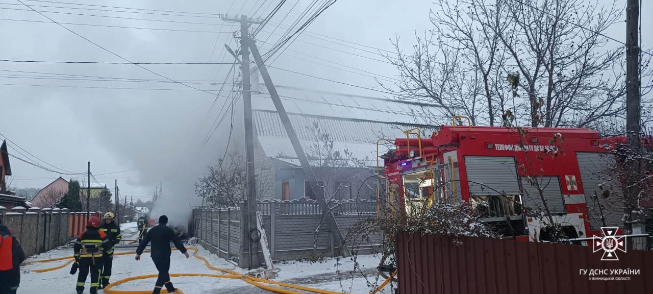 В Агрономічному сталася пожежа - загорівся гараж з автомобілем