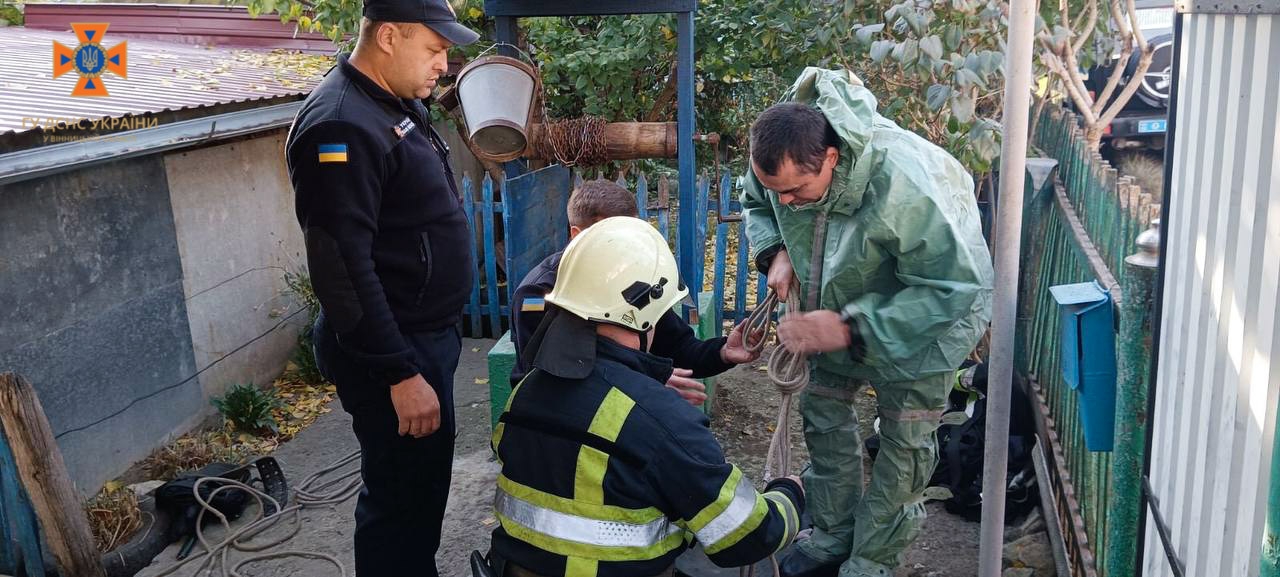 Рятувальники витягли з 15-метрового колодязя ямпільчанина