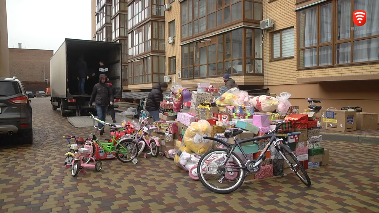 1300 подарунків для дітей деокупованого міста передали вінничани