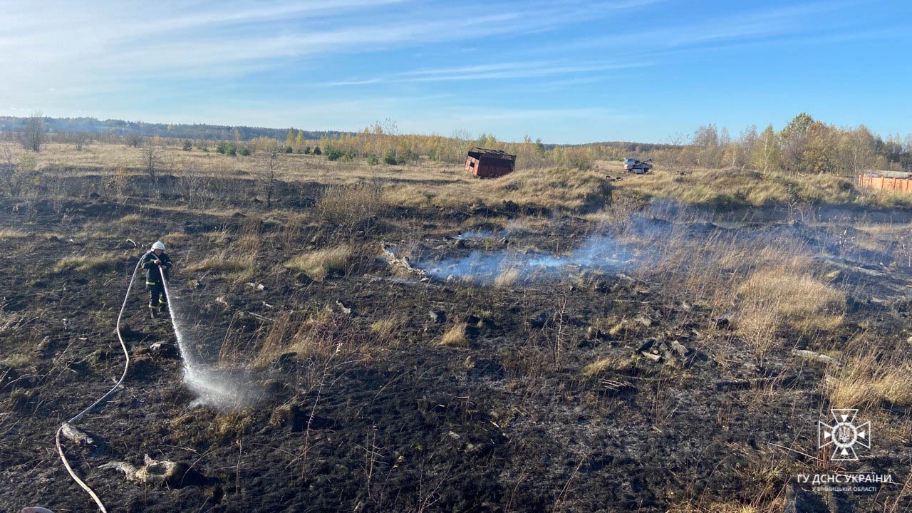 У Літинській громаді рятувальники гасили суху траву