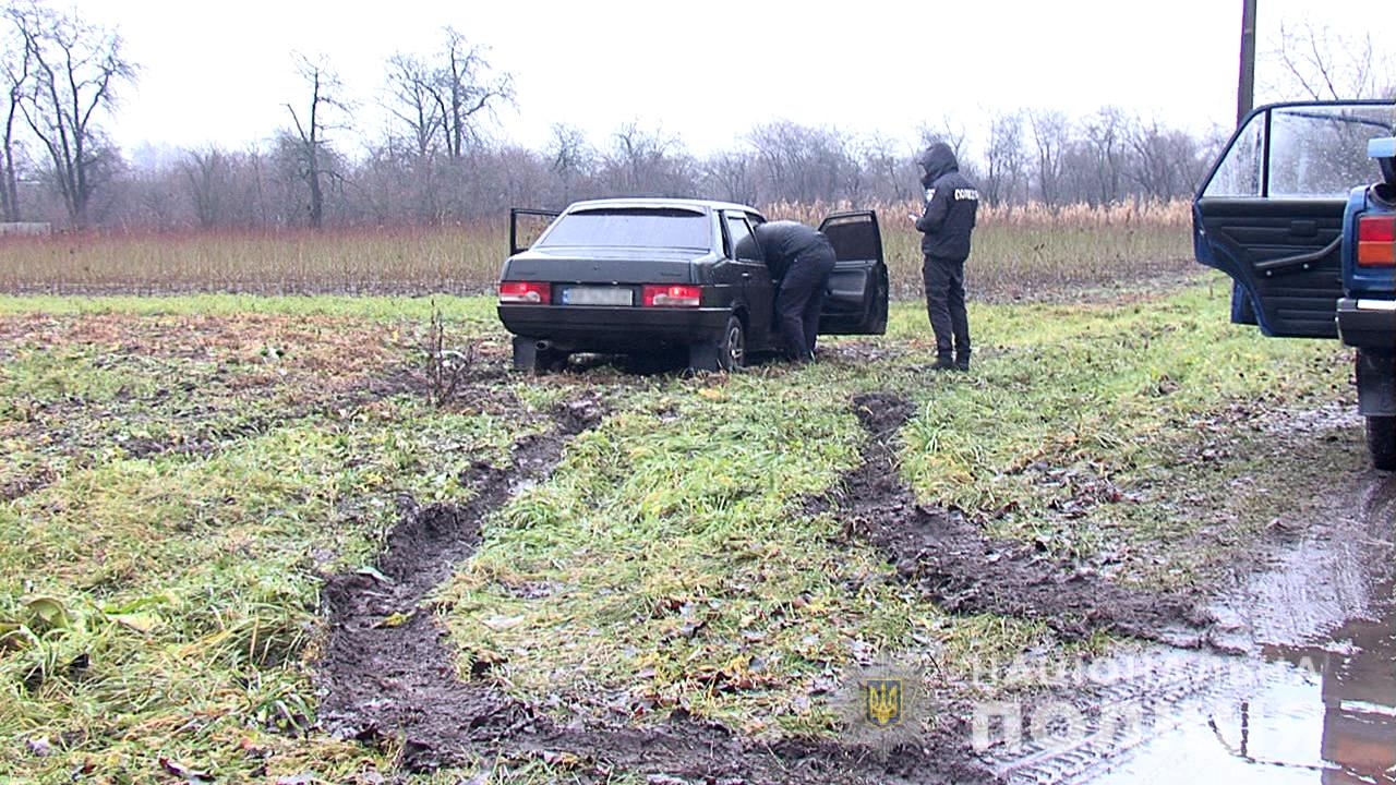 У Вінниці з двору багатоповерхівки викрали авто. Викрадача затримали