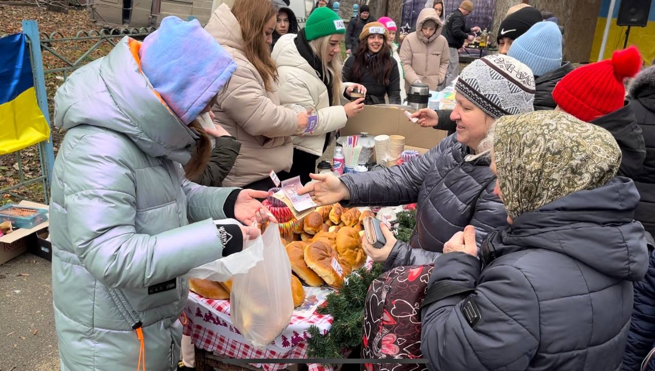 У Піщанці провели food-ярмарок на підтримку ЗСУ власна валюта, стратегічні голубці та паляниці з печі