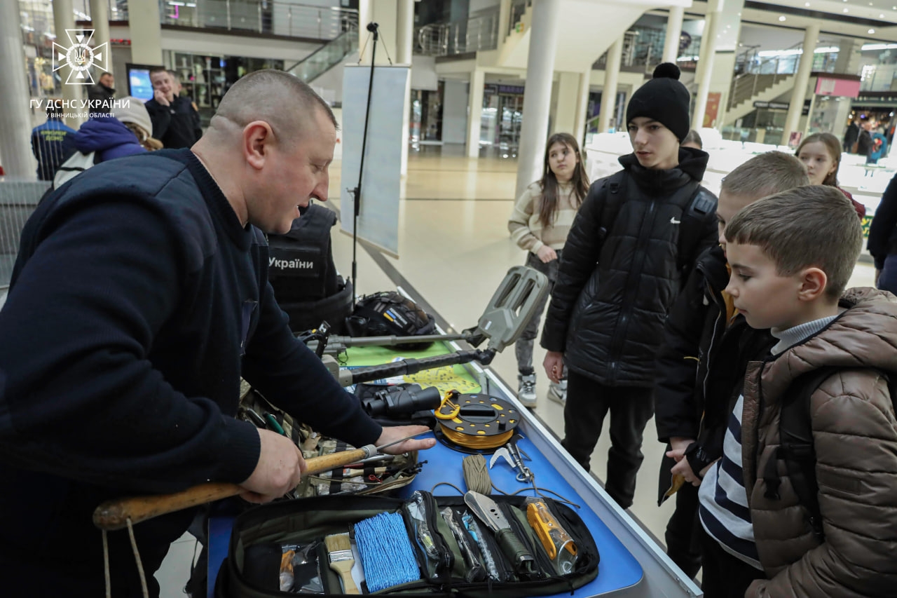 Вінницькі рятувальники провели День безпеки в одному з торговельних центрів