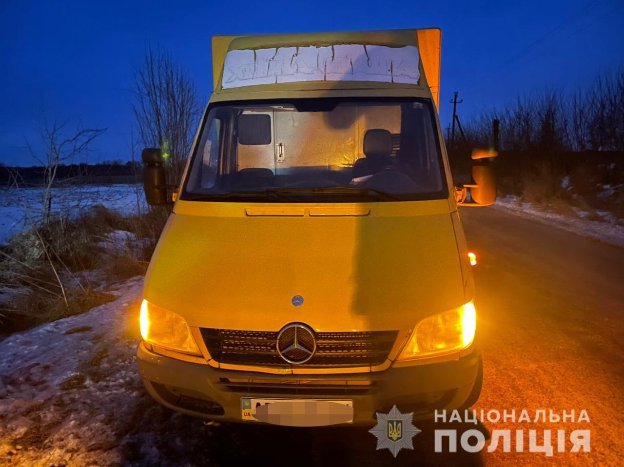 У Жмеринському районі вантажівка задавила чоловіка, який лежав на дорозі