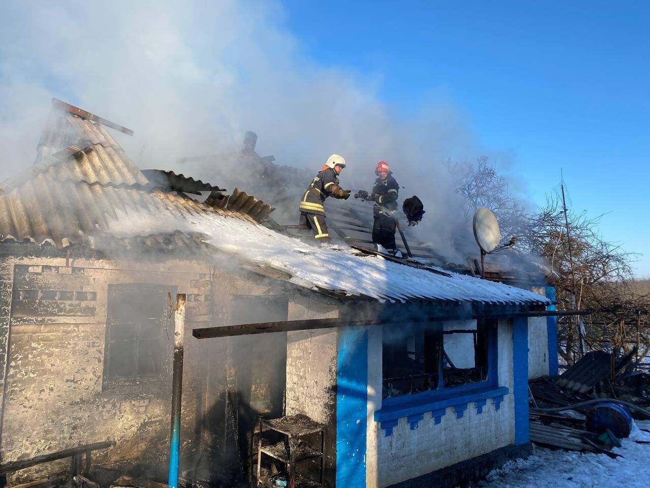 На Вінниччині 17-річний юнак виніс з палаючого будинку свою 5-річну сестричку