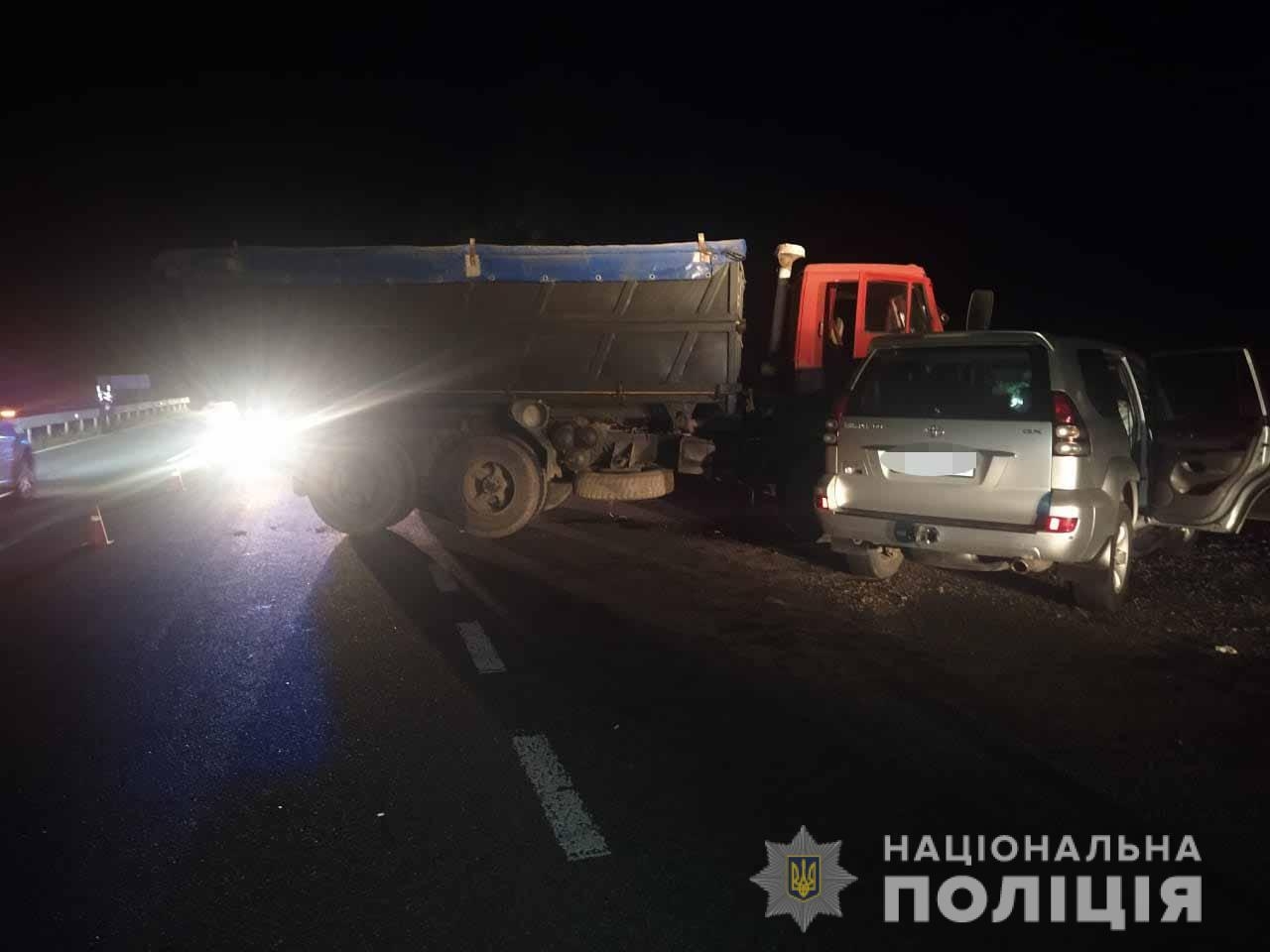 На Вінниччині зіштовхнулись "КАМАЗ" та Toyota Prado. Є постраждалі