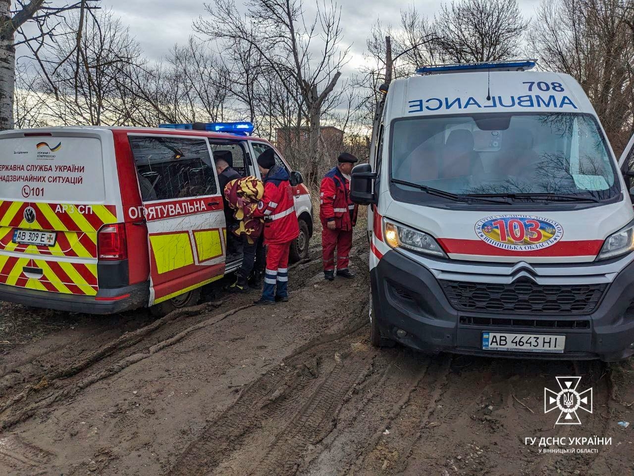 В Якушинецькій громаді з крижаної води рятувальники дістали чоловіка