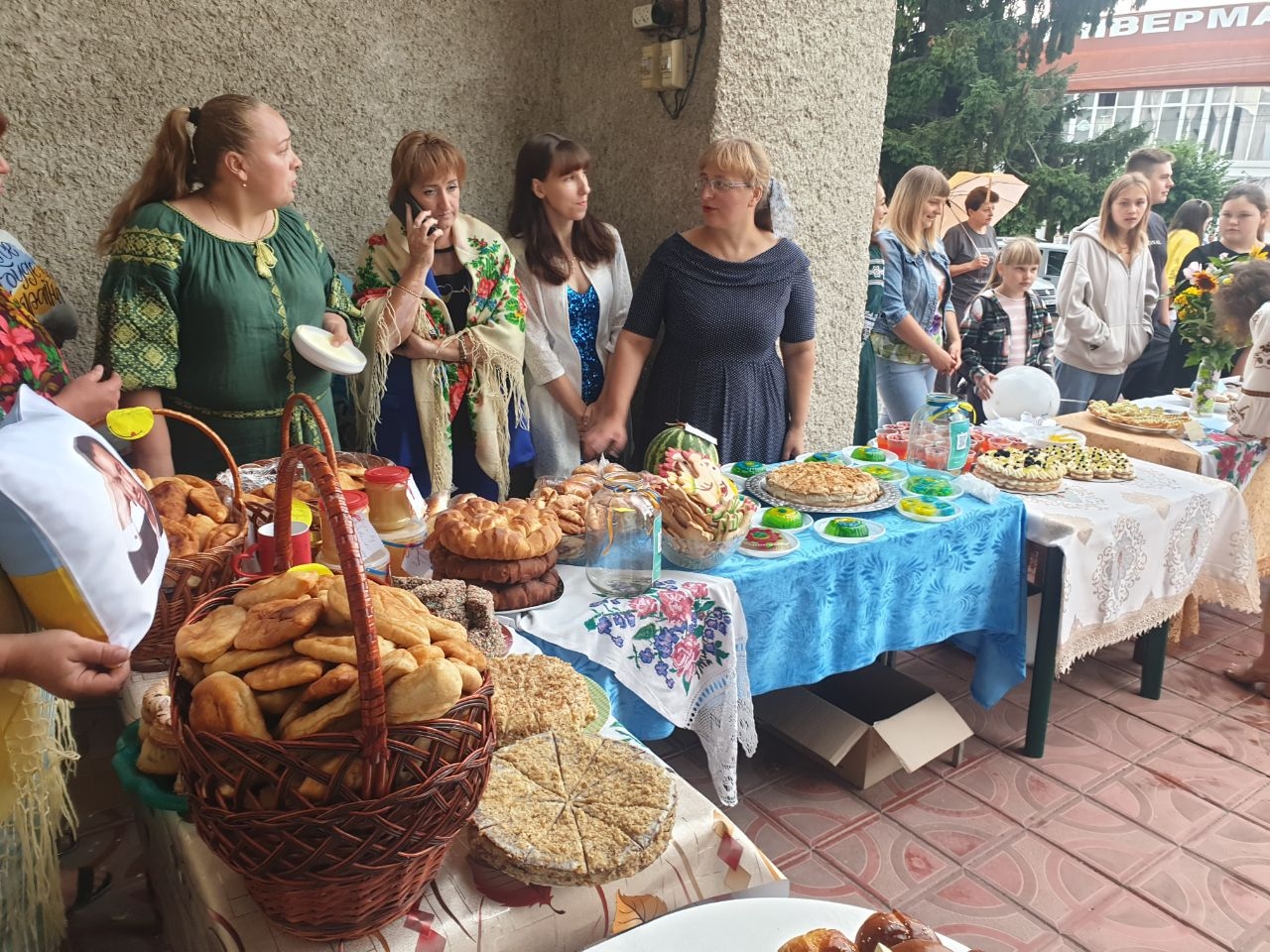 Все почалося з трьох тортиків: у Піщанці організували масштабний благодійний проєкт