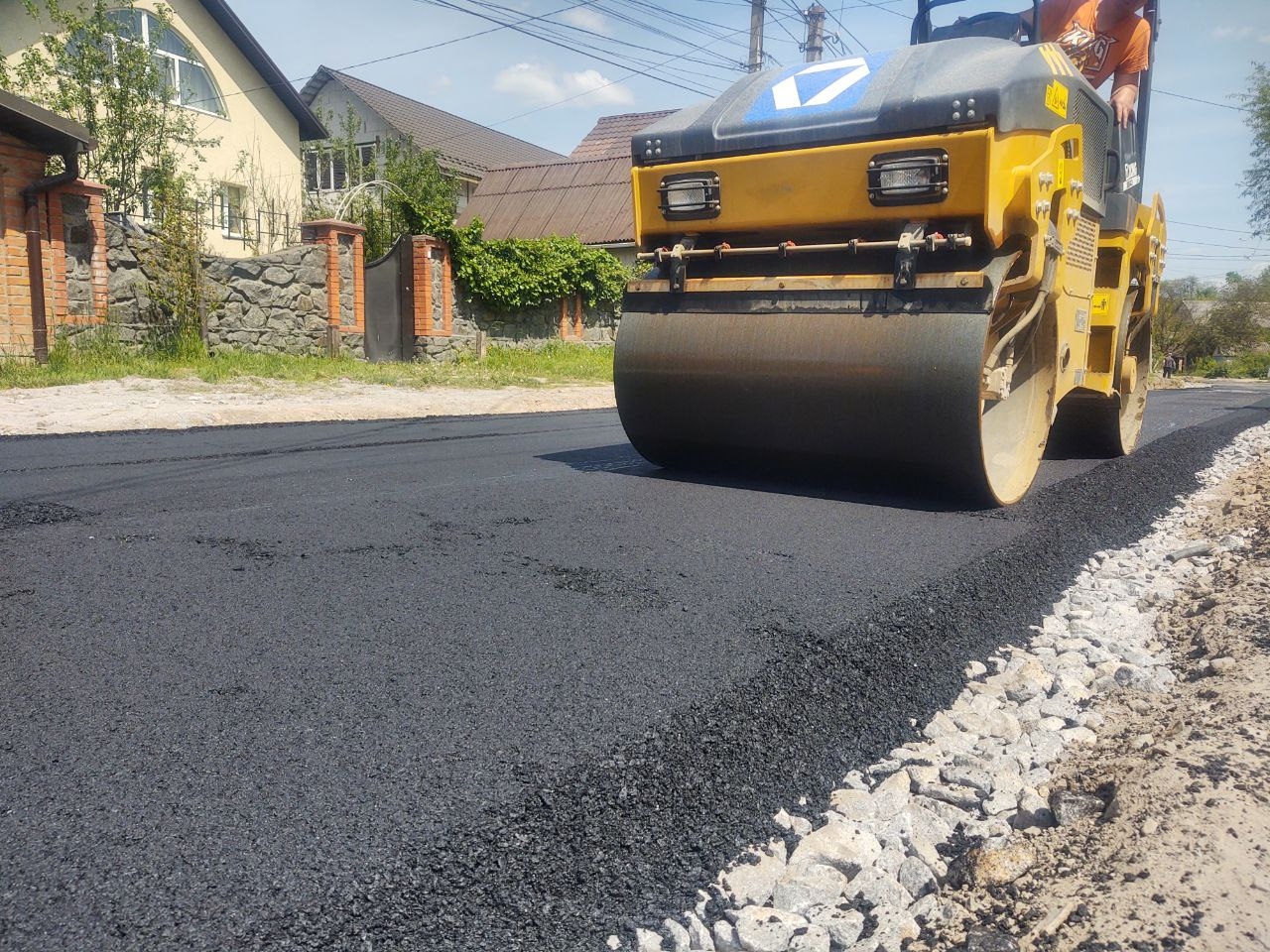 Вже на п'ятьох вулицях Вінниці постелили нове асфальтне покриття