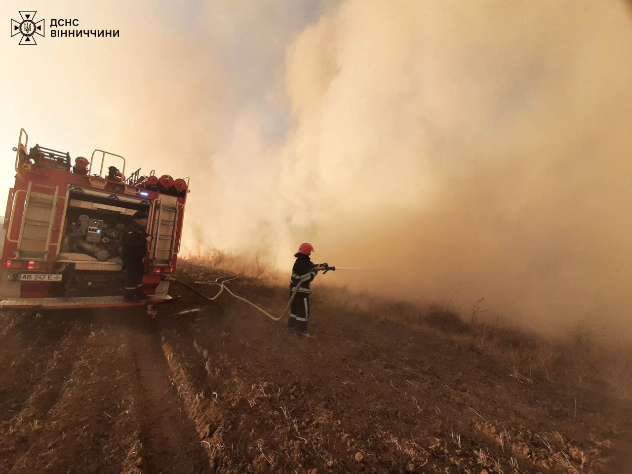 Рятувальники Вінниччини ліквідували 30 пожеж в екосистемах за один день