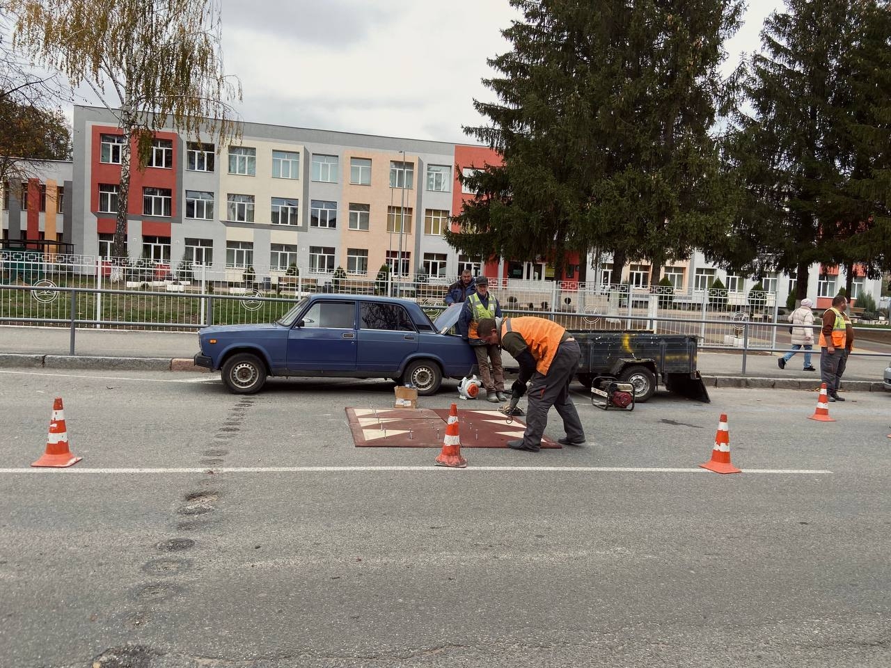 У Вінниці біля закладів освіти міста встановлюють “берлінські подушки” 