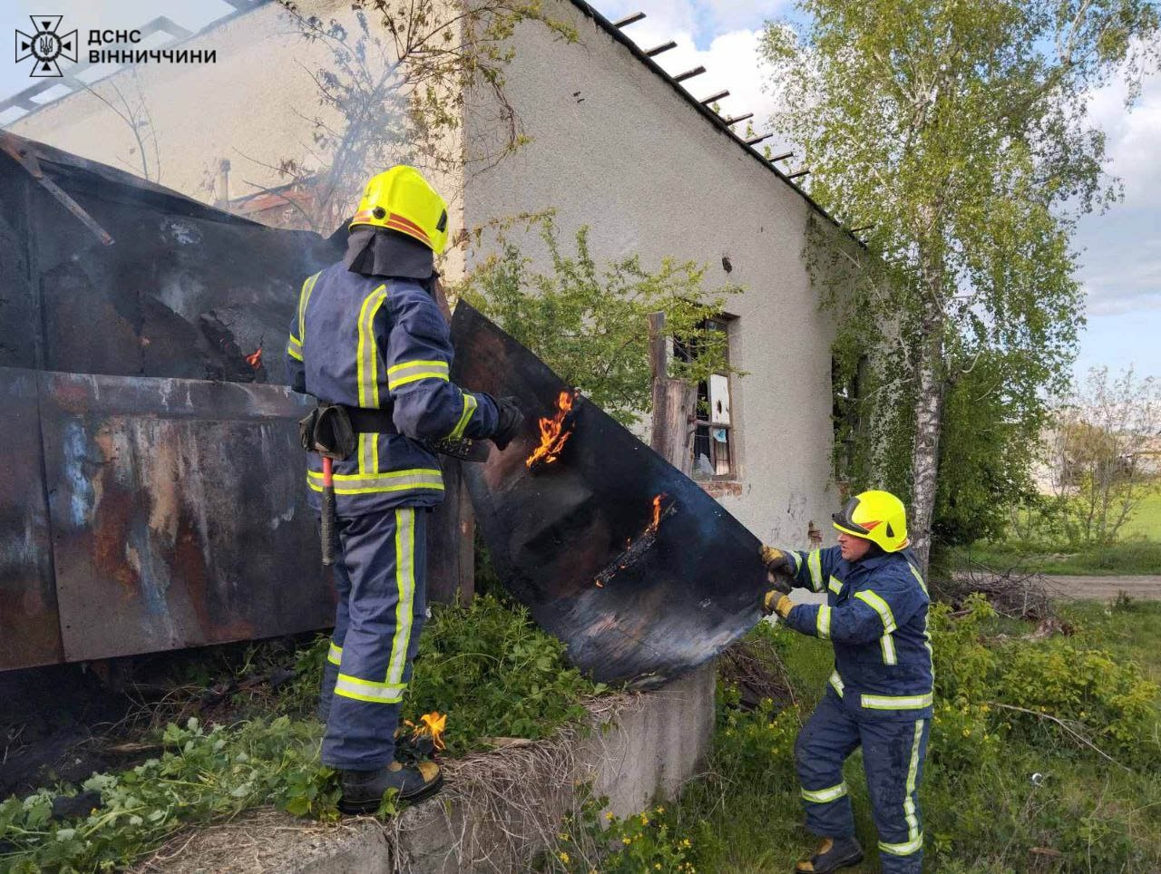 У Тульчинському та Хмільницькому районах горіли господарчі будівлі