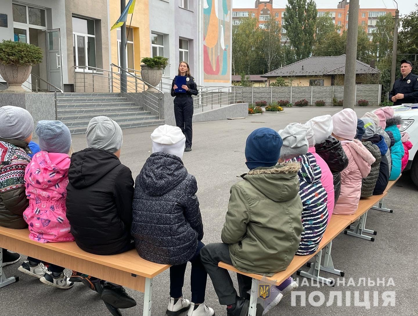 Вінницькі поліцейські провели для першачків урок безпечної поведінки на дорозі