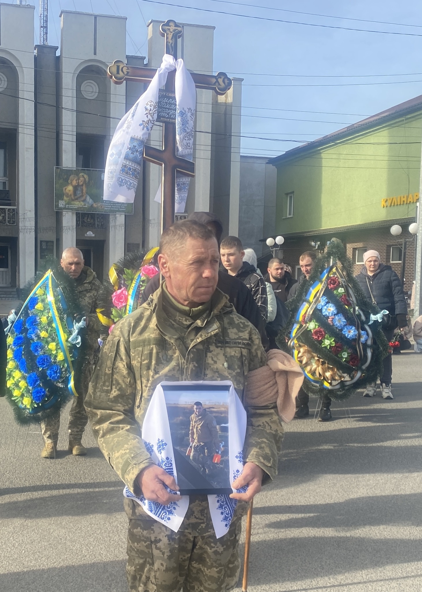 Жителі Немирівської громади попрощалися з молодим Героєм-захисником