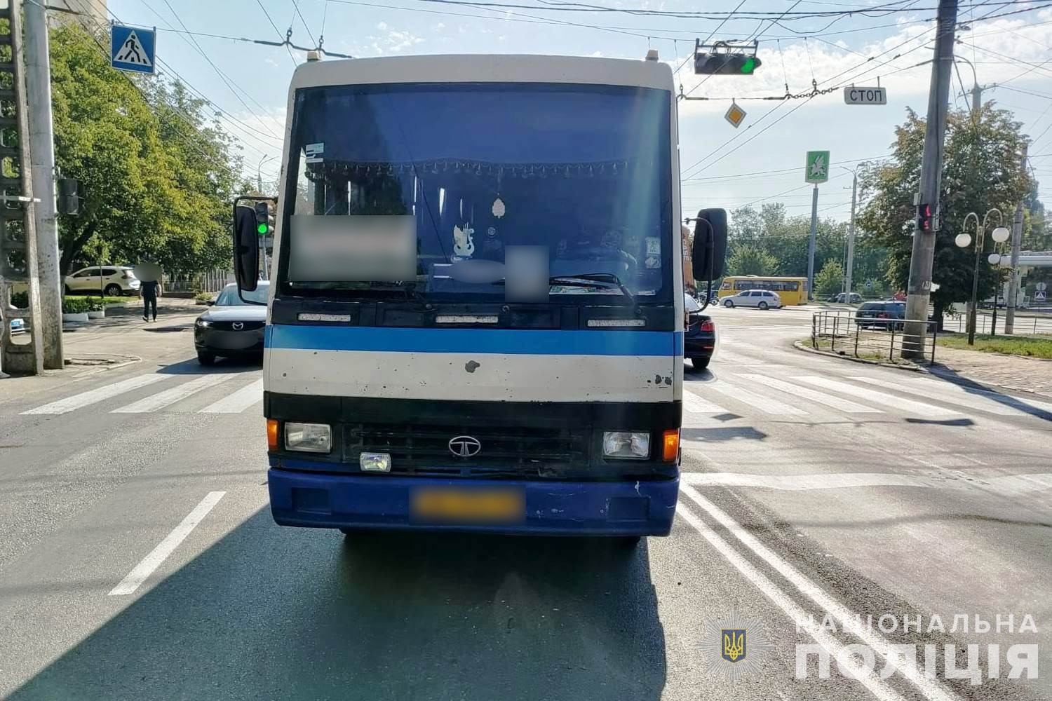 У Вінниці водій автобуса в'їхав у Mercedes - його водійку доправили до лікарні