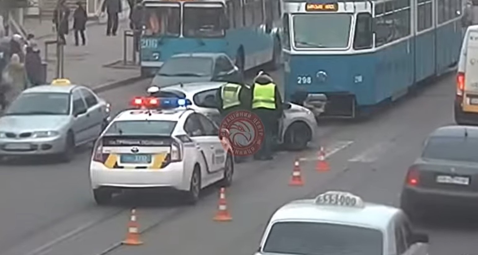 У Вінниці водійка Peugeot збила двох людей на переході