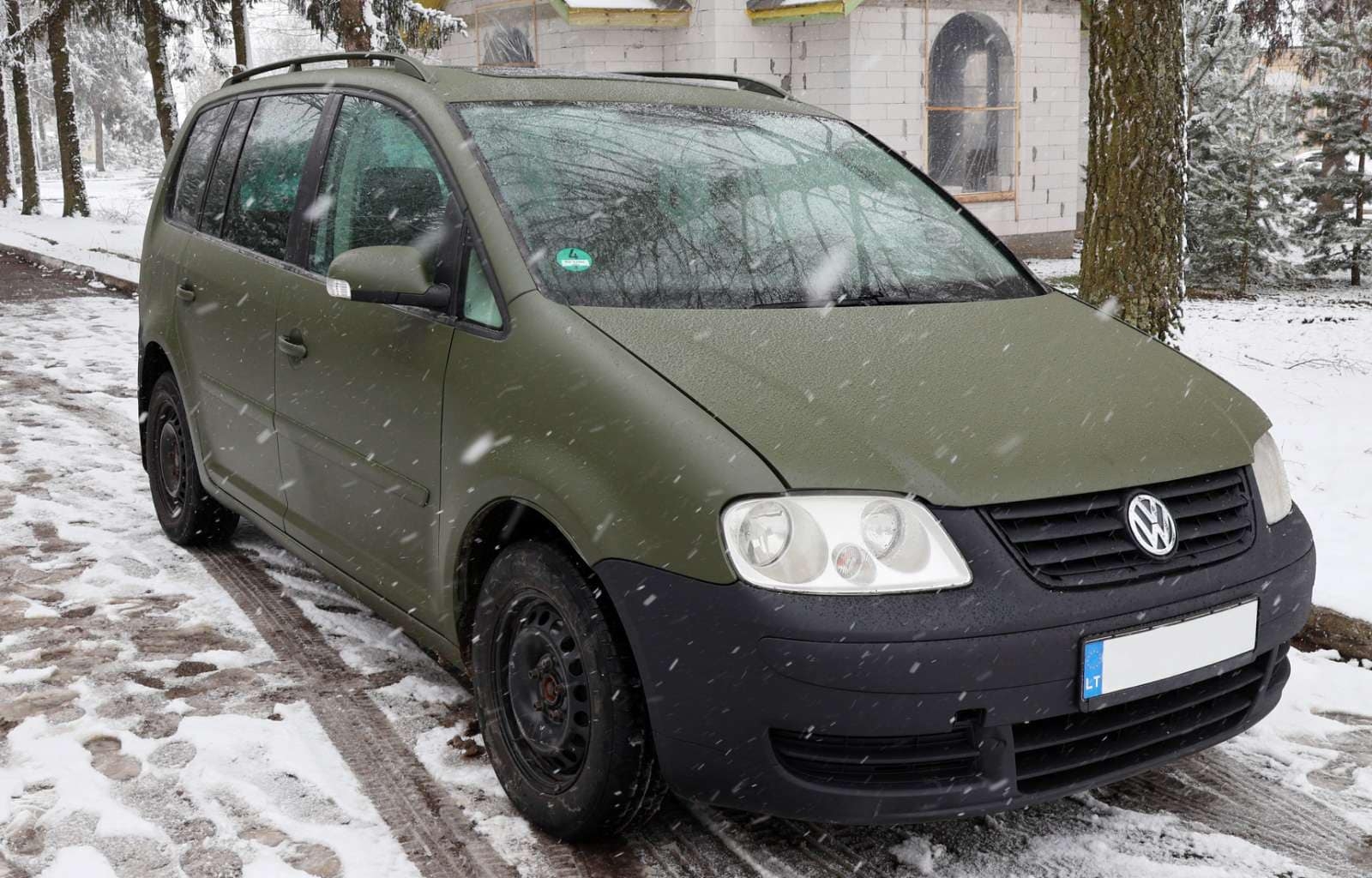 Барська громада передала захисникам автомобіль Volkswagen