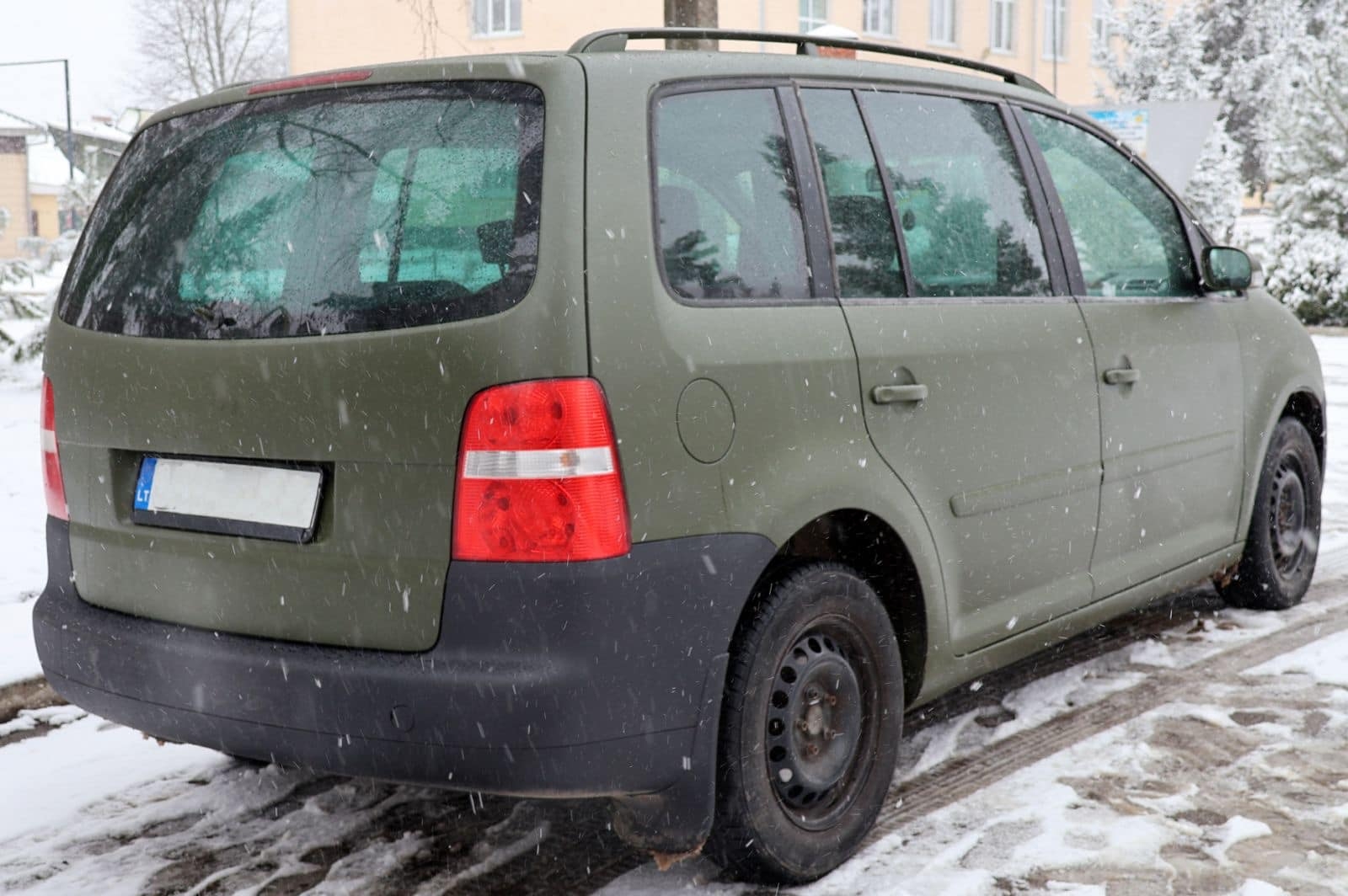 Барська громада передала захисникам автомобіль Volkswagen