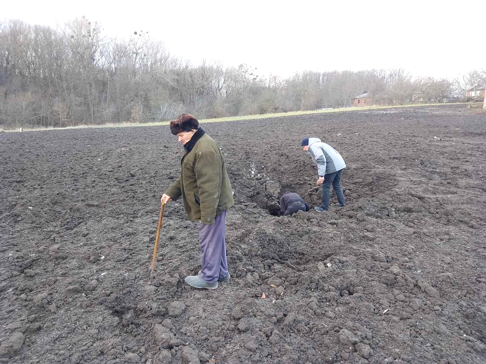 Даху немає, а на городі вирва - уламки "шахеда" пошкодили будинки на Вінниччині