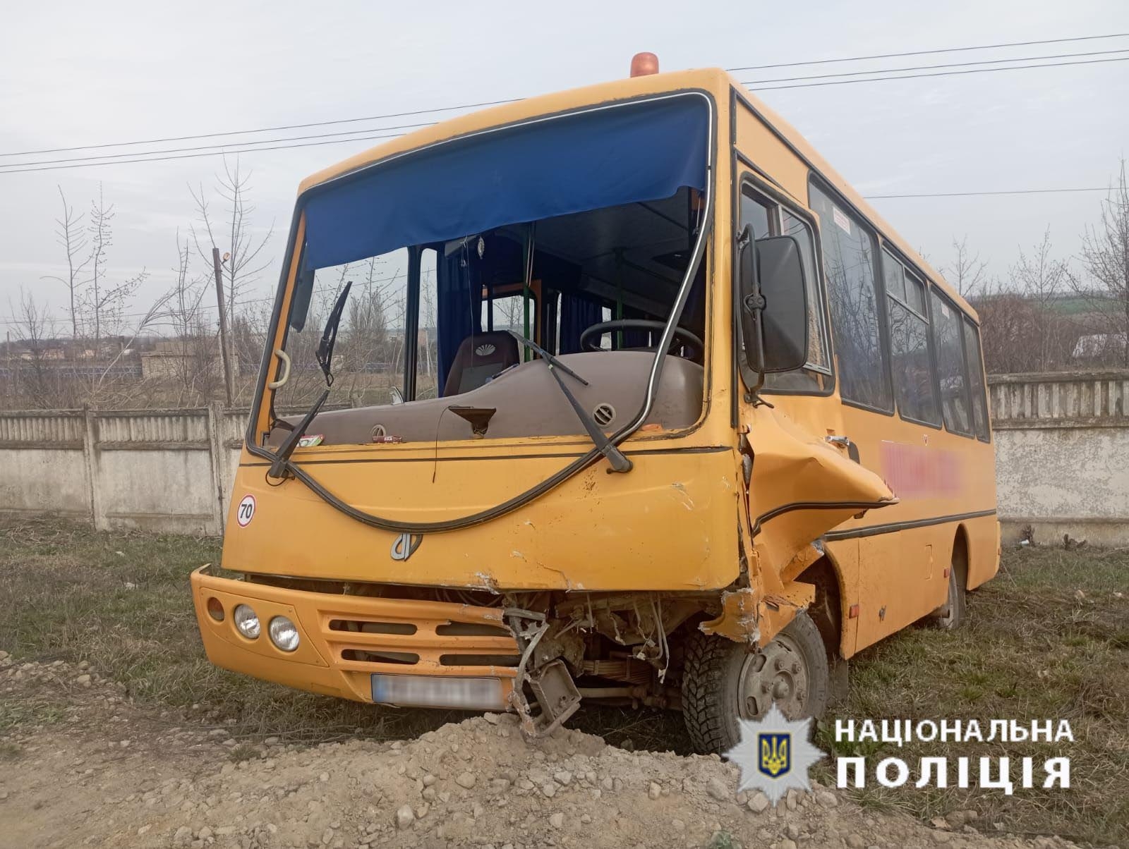 У Вендичанах водій Opel Astra протаранив припаркований на узбіччі автобус