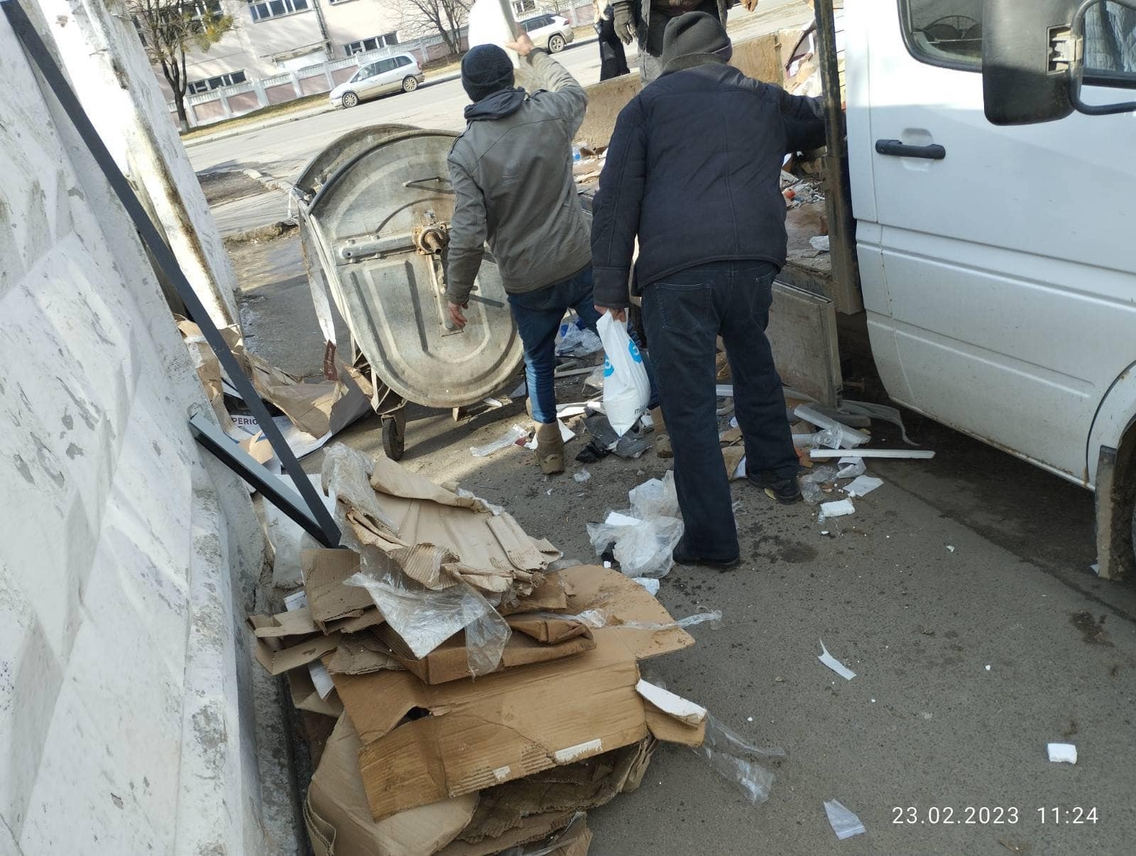 Будівельні відходи пхали до баків - втрутилась “Муніципальна варта Вінниці”