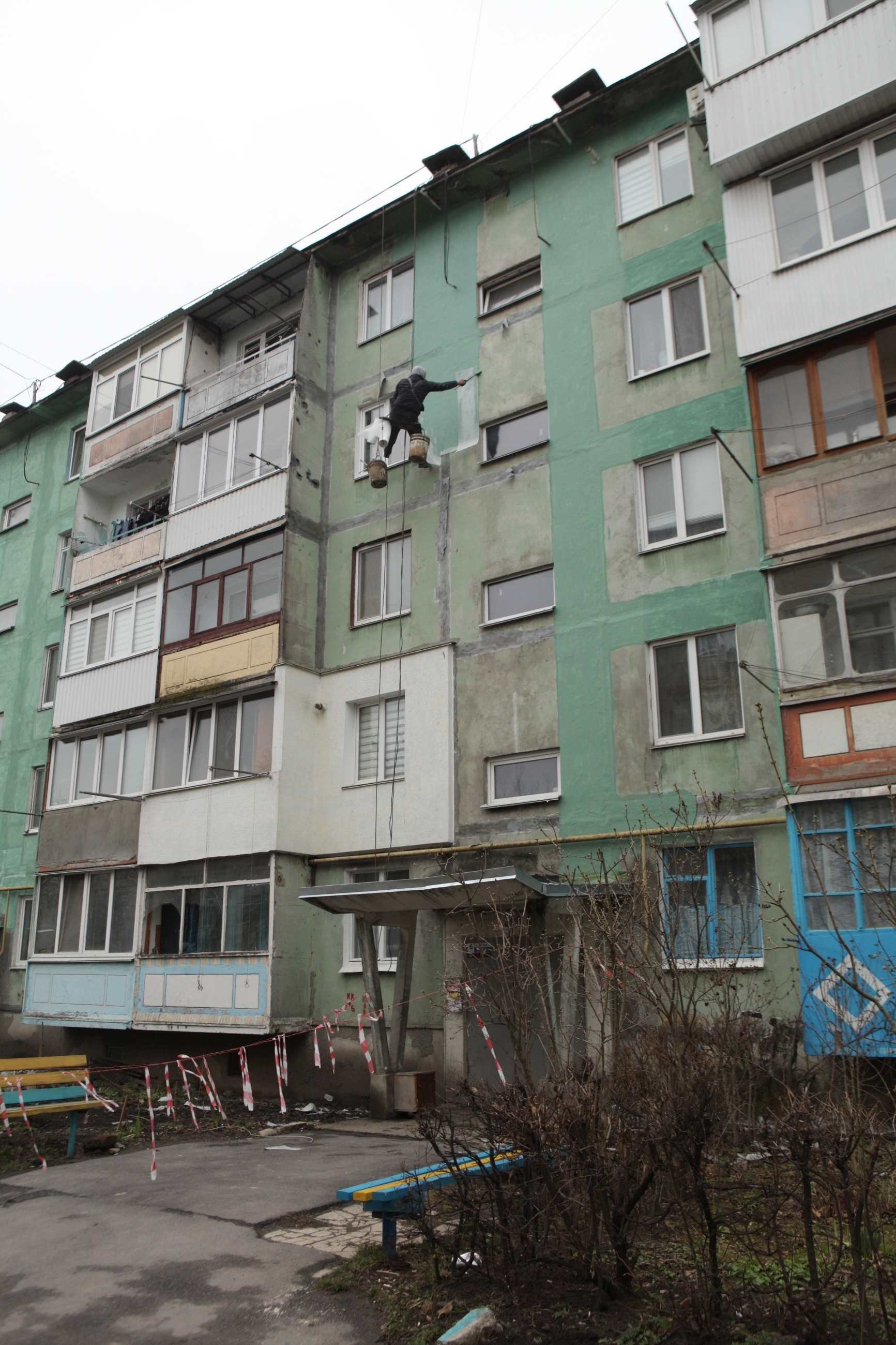 У Вінниці розпочали капремонт стиків стінових панелей двох будинків