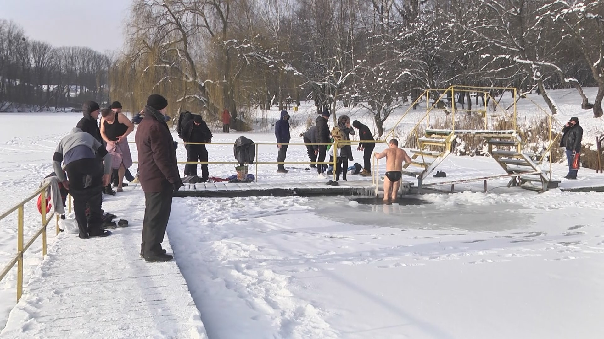 Ні мороз, ні локдаун не завада: як вінничани Водохреща святкували