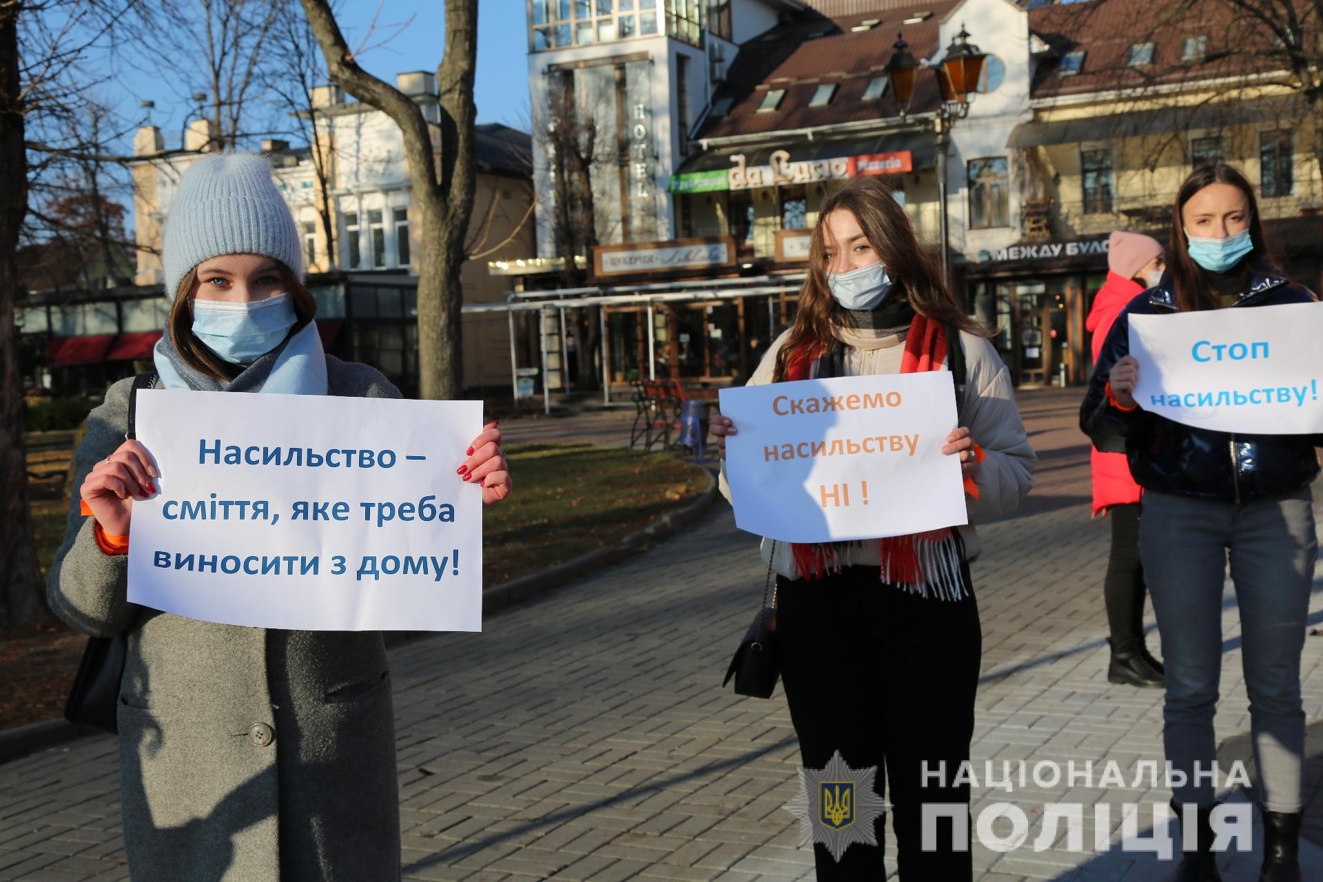 У Вінниці поліцейські з школярами провели флешмоб проти насильства