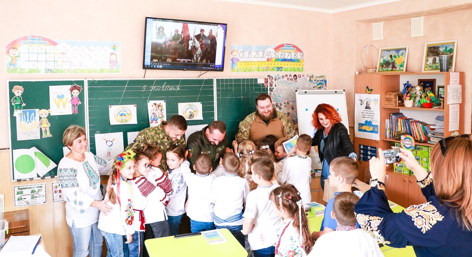 Калинівські дітлахи разом з бійцями Червоної Калини пройшли посвяту в козаки