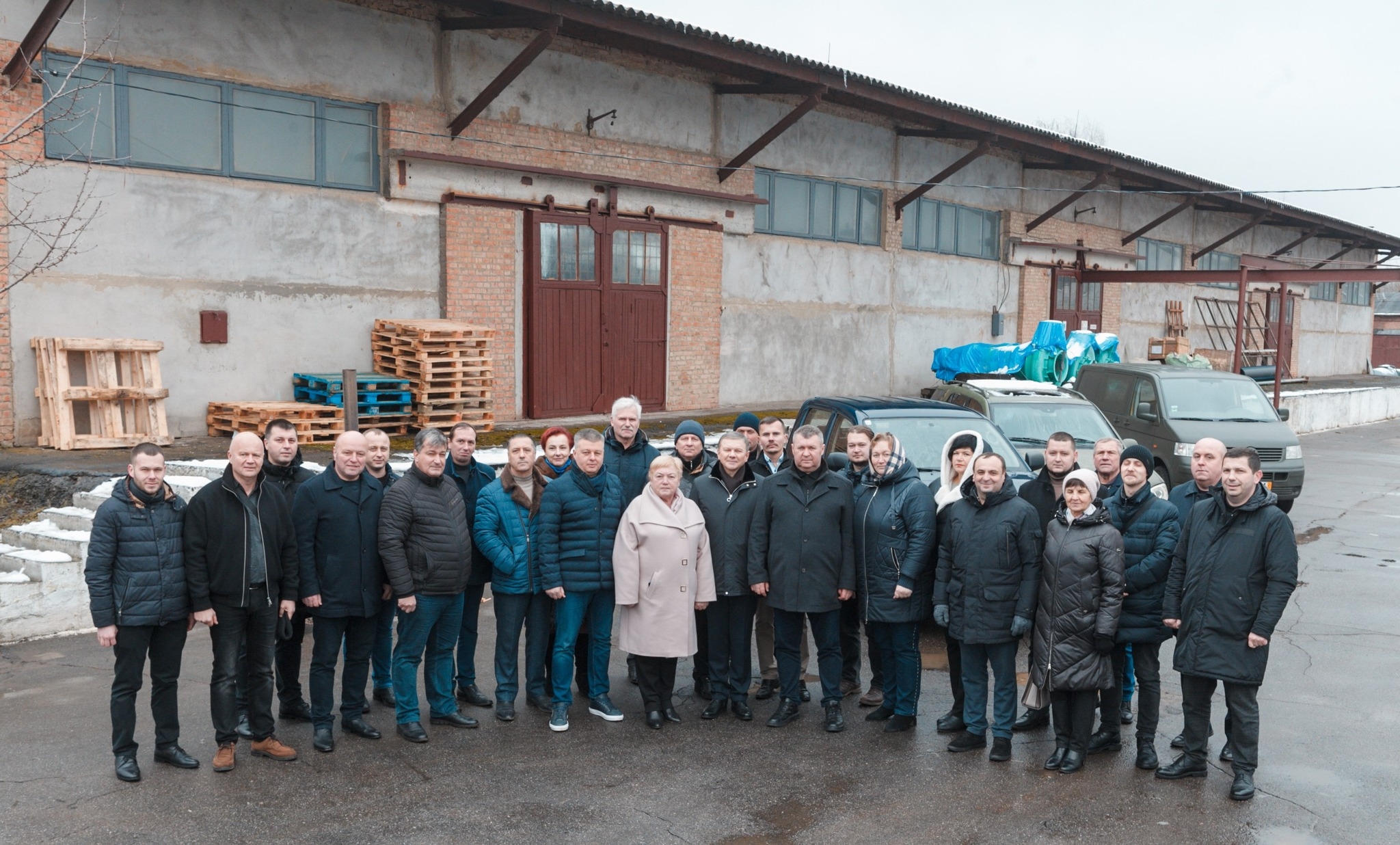 Два автомобілі та мікроавтобус для військових – чергова допомога від Вінниці 