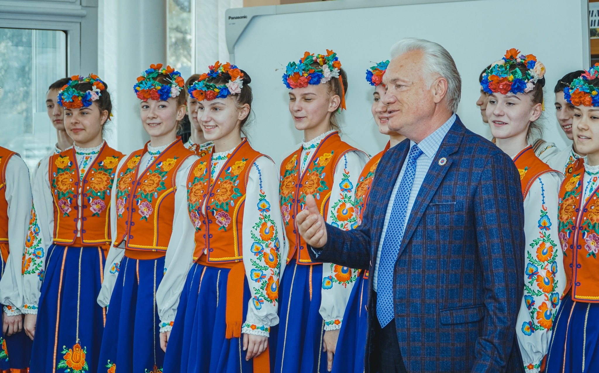 Закладам культури у Вінниці передали примірники нової книги Петра Бойка