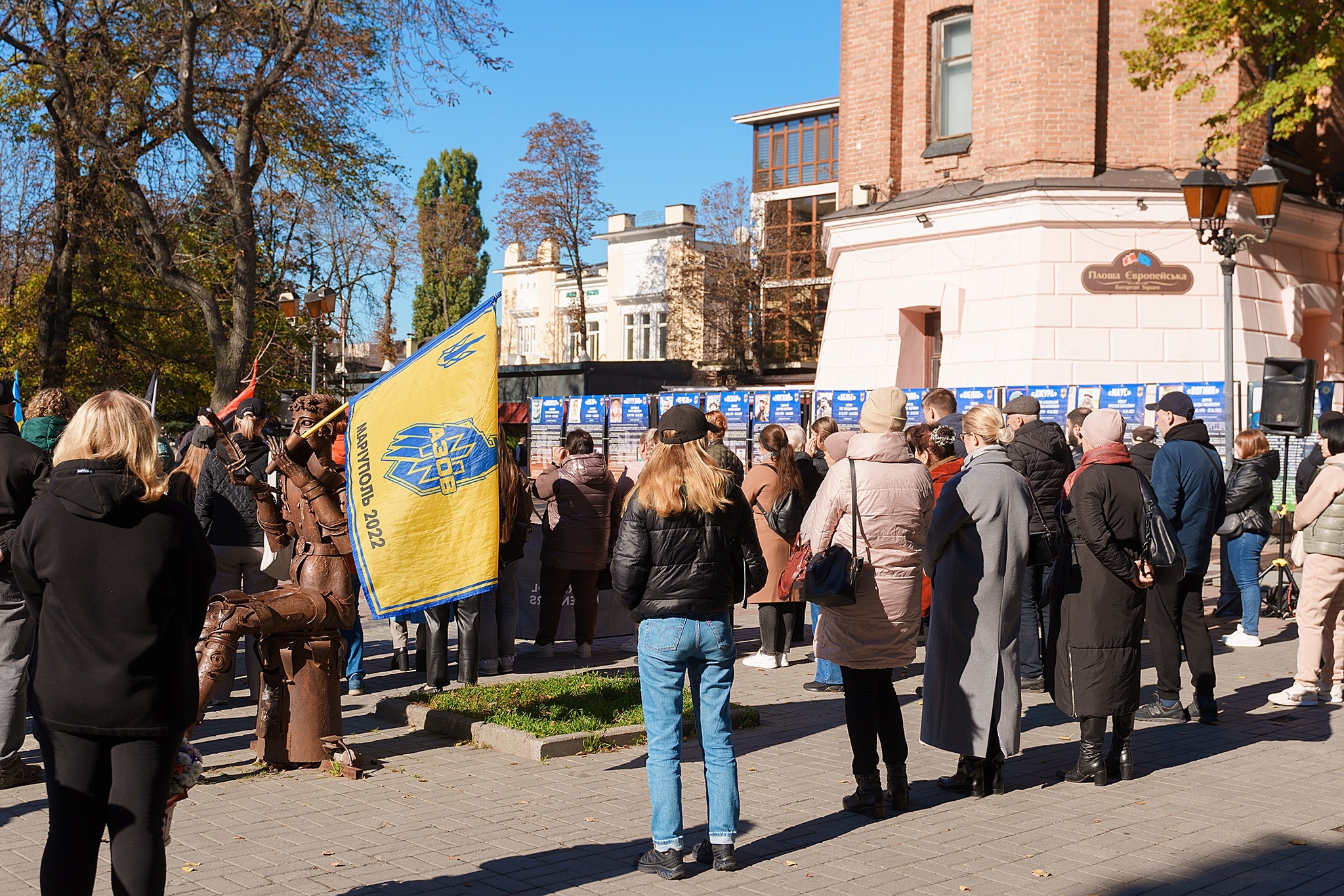 У Вінниці відкрили пересувну виставку «86 днів Оборони Маріуполя»