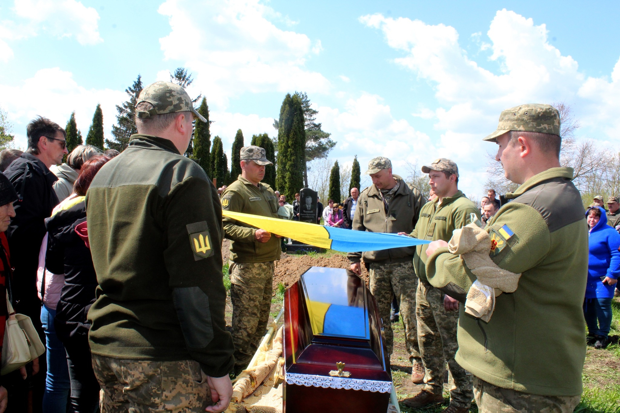 В Іллінецькій громаді попрощались з Героєм, який загинув на Донеччині