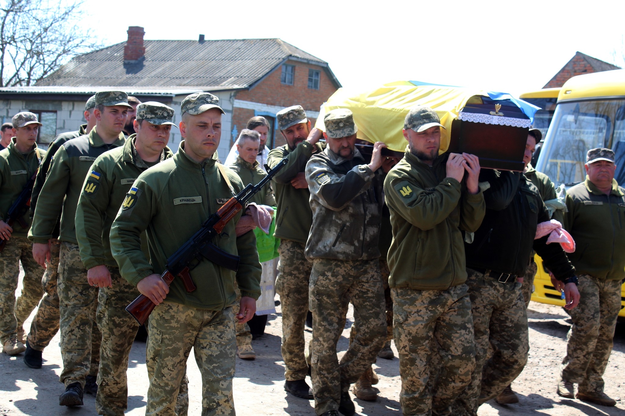 В Іллінецькій громаді попрощались з Героєм, який загинув на Донеччині