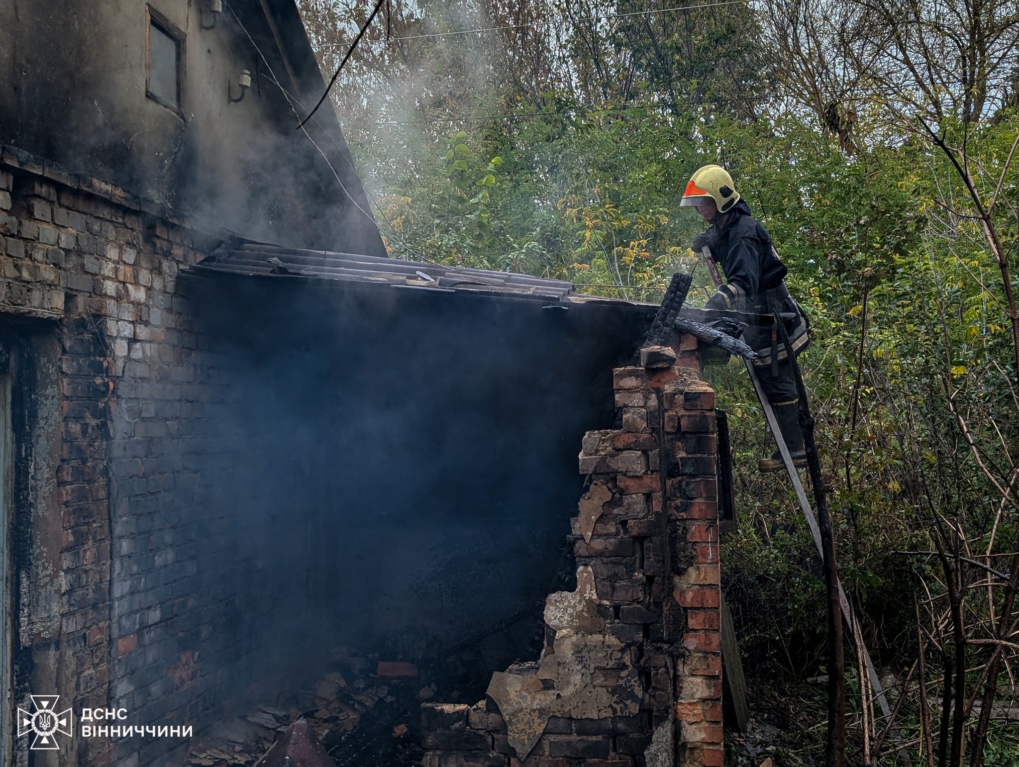 На Вінниччині згоріли дахи житлових будинків у двох районах